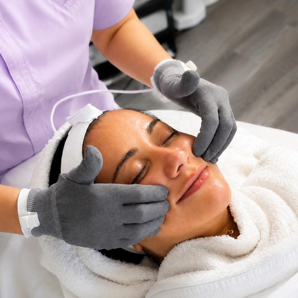 Luminate Lift Facial - 90 min